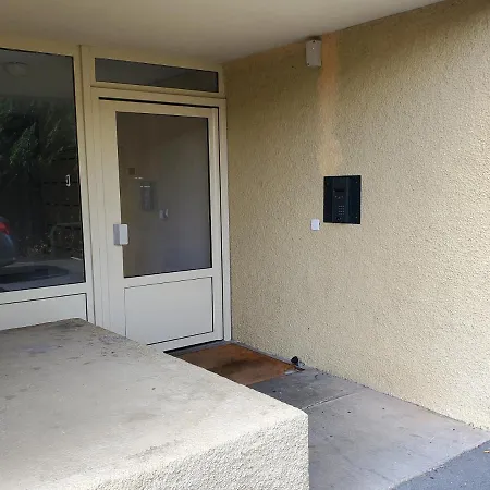 Apartment Avec Jardin Privatif *